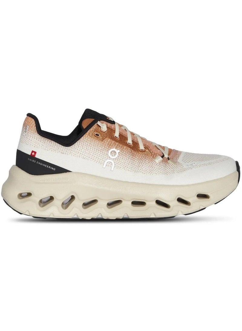 أون "كلاود تيلت" – سنيكرز للأداء العصري بهندسة سويسرية وراحة فائقة طوال اليوم - Image 1